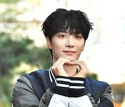 김종현, 광고같은 하트 포즈 [포토엔HD]