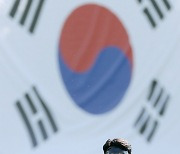 "손흥민 부상만 악재가 아니다…보완 전술 필요" 英언론