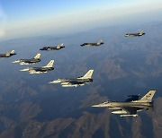 한미, 北 ICBM 도발에 F-35A 스텔스기 출격…발사대 타격 훈련