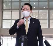 윤대통령, MBC 전용기 배제 논란에 "가짜뉴스로 이간질…부득이한 조치"