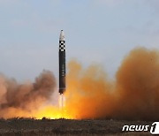 北 "핵에는 핵으로 대답할 것"…ICBM '화성포-17형' 시험발사 보도