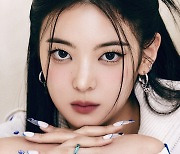 ITZY 리아, 새 미니 앨범 개인 티저 공개…힙한 분위기 + 카리스마 눈빛 선보여!