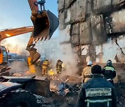 아파트 폭발·붕괴 현장 수색하는 러시아 구조대