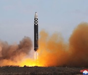 北, 화성17형 발사 하루 만에 ‘대륙간탄도미사일(ICBM) 부대’ 첫 공개