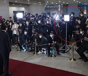 與 김종혁, 도어스테핑 설전 MBC 기자에 “대통령 얘기하는데 슬리퍼 신고… 깡패 안돼야”