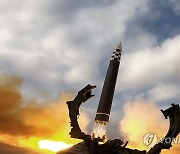 북한, 어제 화성-17형 시험발사…김정은 "핵에는 핵으로 대응"