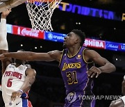 APTOPIX Pistons Lakers Basketball