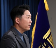 "尹대통령 1차 수출전략회의 주재"