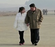 北, 김정은 딸 사진 추가 공개하며 "지구 최강의 ICBM 보유국"