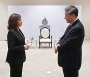 시진핑, 美부통령 만나 “오판 줄이자”… 미중 통상협상도 재개
