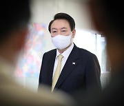'도어스테핑' 가림막 설치한 대통령실, MBC와 확전 양상