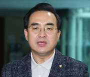 박홍근 “촛불집회 참석, 개별 의원 정치적 행동…사전통제 불가”