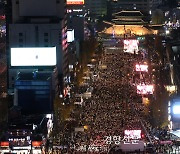 대통령실, 민주당 의원들 정권퇴진 집회 참여에 “헌정질서 흔드는 주장 도움 안돼”