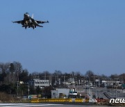 공군 KF-16C 전투기, 양평 야산에 추락…"조종사는 무사"