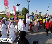 개막식장으로 향하는 카타르 축구팬들 [사진]