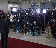 MBC 기자 ‘슬리퍼’ 차림에 여 “함량 미달”…야 “좁쌀 대응”