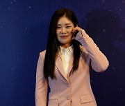 [포토]이소영 '차분한 얼굴 하트 인사해요'