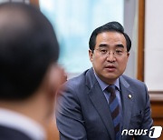 발언하는 박홍근 민주당 원내대표