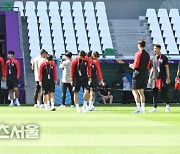 [포토] 결전장에 입장하는 축구대표팀