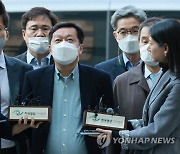 당헌 80조 띄우는 '비명계'… 기소된 김용·정진상, 당직 정지되나