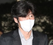 '대장동 키맨' 남욱, 대장동 공판 마치고 퇴장