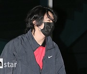 [포토] BTS 정국, '마스크 속 그려지는 미소'