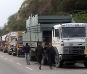 인도서 과속 트럭 종교행렬 덮쳐…어린이 등 12명 참변