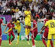 [헬로 카타르] 발렌시아 '멀티골'… 에콰도르, 개최국 카타르 2-0 제압