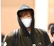 강다니엘 ‘무심한 눈빛도 매력적’[포토엔HD]