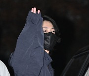 방탄소년단(BTS) 정국,'달콤한 손인사' [사진]