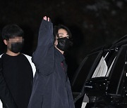 방탄소년단(BTS) 정국,'다정한 귀국길' [사진]