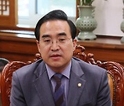 발언하는 박홍근