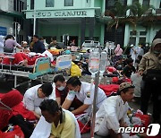 인니 700여명 사상 지진 발생…병원엔 혼란 가득