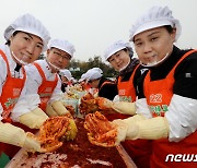 김장김치 담그는 자원봉사자들