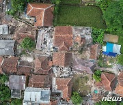 인도네시아 지진 피해 심각한 주택가