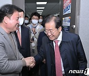 홍준표 "대구경북 통합신공항특별법 잘 될 것"