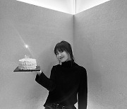 송혜교, 42번째 생일 케이크 들고 꽃미소 "축하해준 모든 분들 감사"