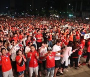 ‘붉은악마’ 광화문 모인다… 찬반 갈렸던 거리응원 허용