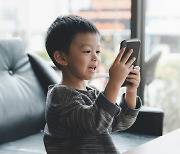식사 중 스마트폰 시청… 아이들에게 '최악'인 이유