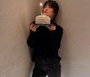 송혜교 42번째 생일 축하해준 팬들에 "꽃과 선물 감사" [인스타]