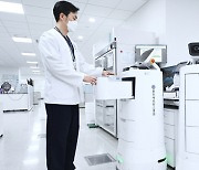 병원에서 약품 배송하는 의료 로봇[포토뉴스]