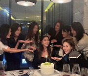"시상식인 줄"… 오윤아 생일파티에 온 '절친'들은 누구