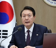 尹 "살길은 수출…국무위원 모두 수출 최전선서 도와야"