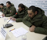 우크라軍 러시아 ‘포로 처형’ 논란 확산··· 美 “모니터링 중”