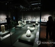 국립중앙박물관, 새 단장 마친 청자실 공개