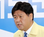 `이재명 복심` 김용 민주연구원 부원장 사퇴…정진상은 보류(상보)