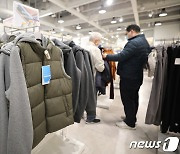 "11월 맞아?"…따뜻한 날씨에 패션·백화점 업계 '울상'