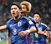 '한국 봤지? 우리도 이겼어'… '선수비 후역습' 일본, 독일 무너뜨렸다[월드컵 초점]