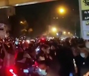 두 달 넘긴 이란 반정부 시위...UN "강경 진압에 300여 명 사망"