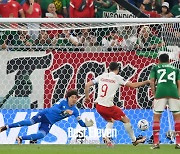 [카타르 WC 리뷰] '레반도프스키 PK 실축' 폴란드, 멕시코와 0-0 간신히 무승부